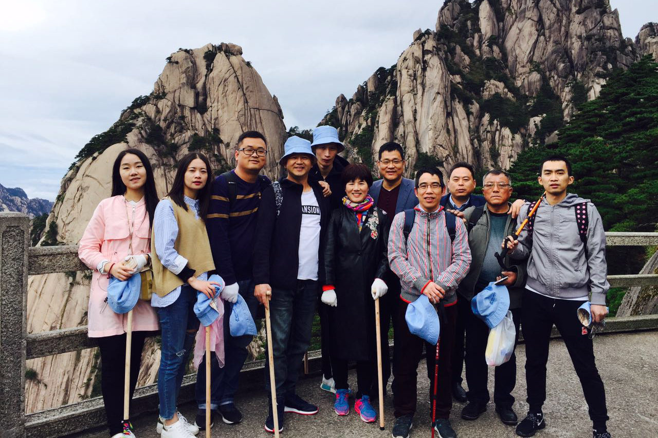 2017年10月寧波廚房（fáng）用品有限公司黨支（zhī）部部份黨員黃山旅遊